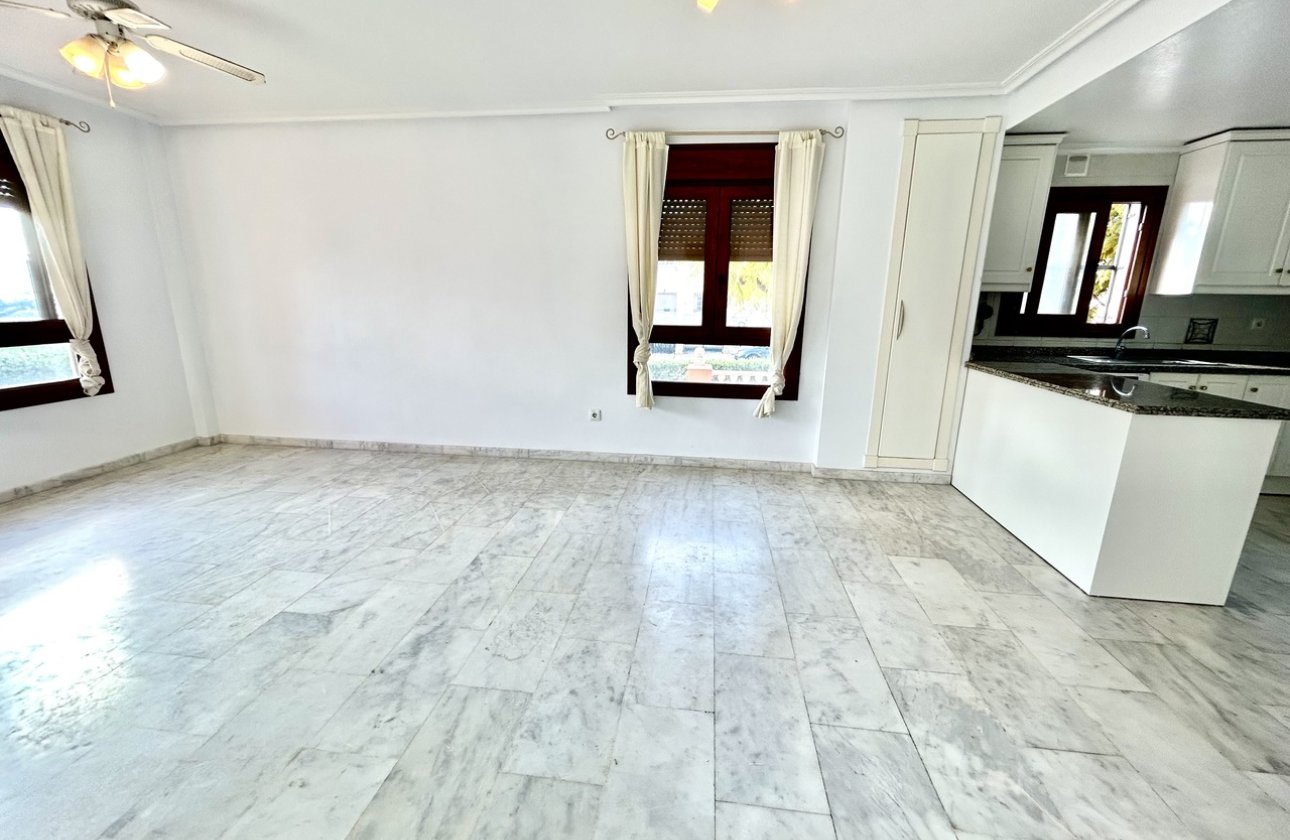 Resale - Apartment -
Villamartin - Costa Blanca