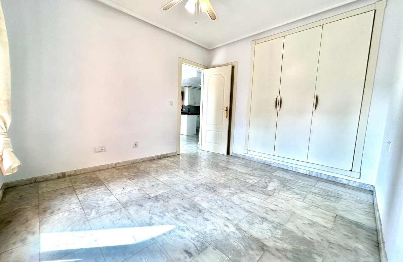 Resale - Apartment -
Villamartin - Costa Blanca