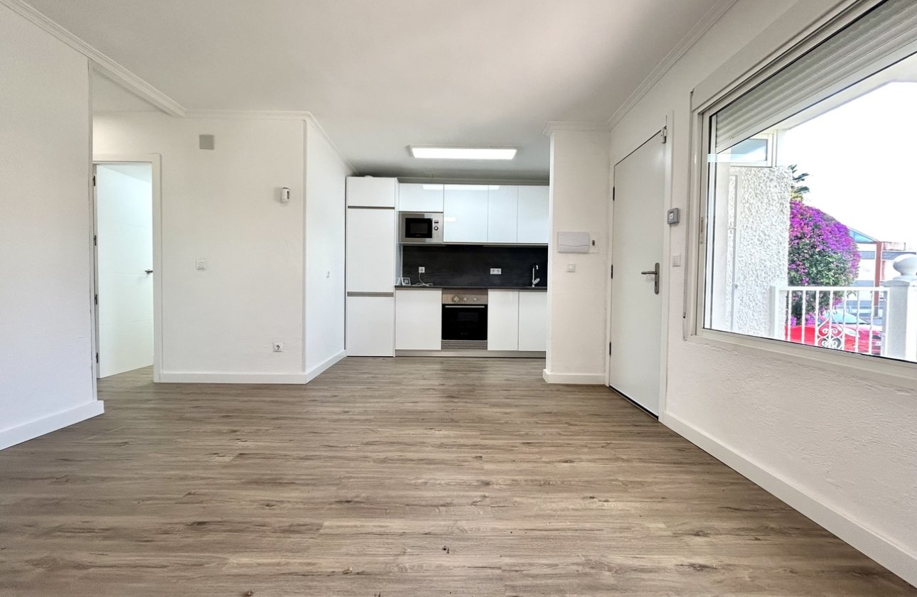 Resale - Apartment -
Villamartin - Costa Blanca