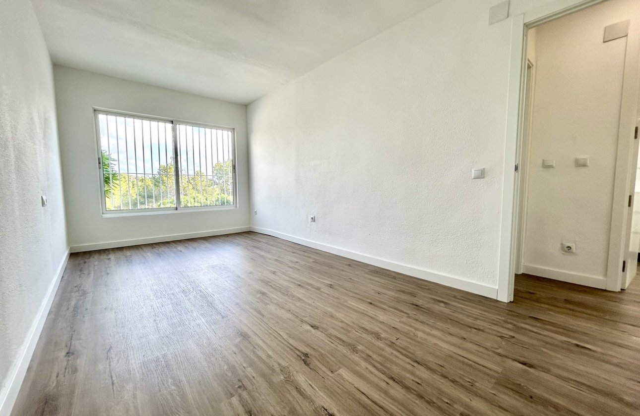 Resale - Apartment -
Villamartin - Costa Blanca