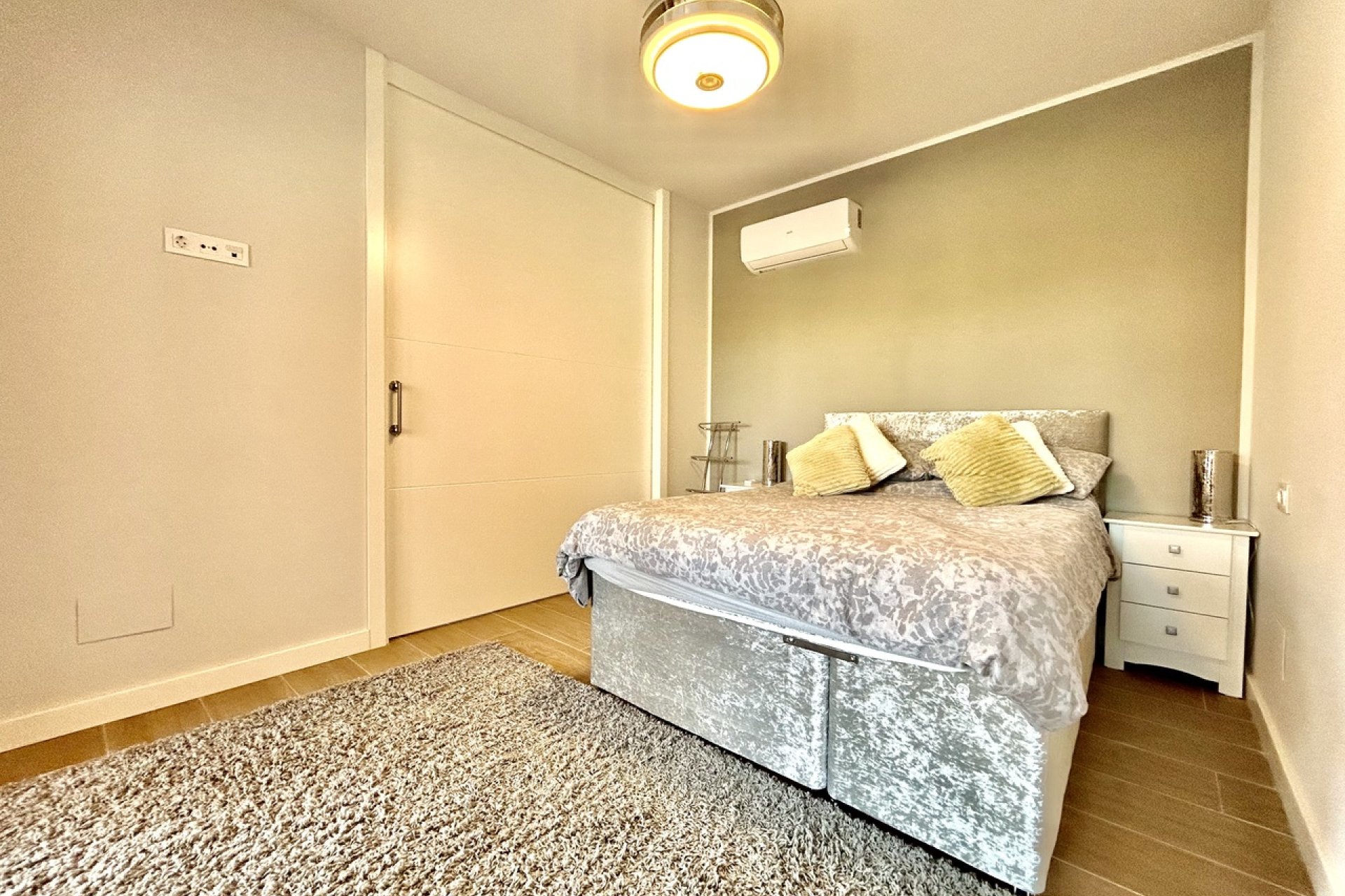 Resale - Apartment -
Villamartin - Costa Blanca