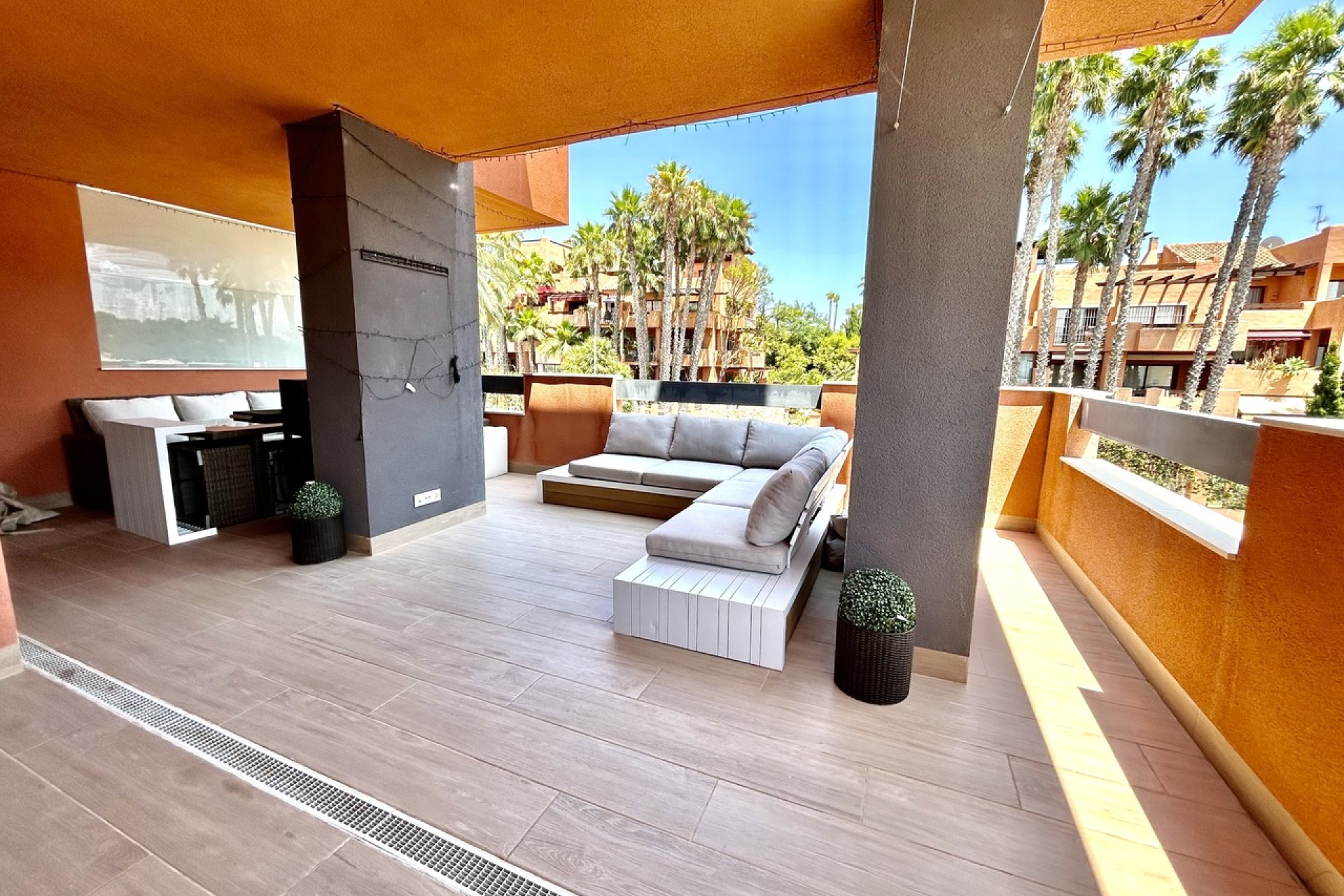 Resale - Apartment -
Villamartin - Costa Blanca
