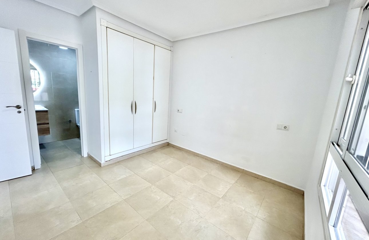 Resale - Apartment -
Villamartin - Costa Blanca