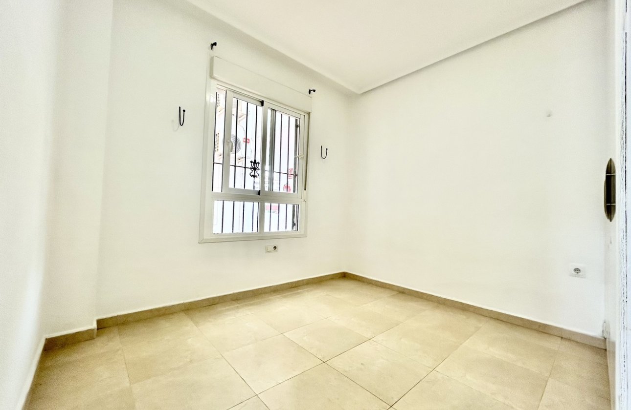 Resale - Apartment -
Villamartin - Costa Blanca