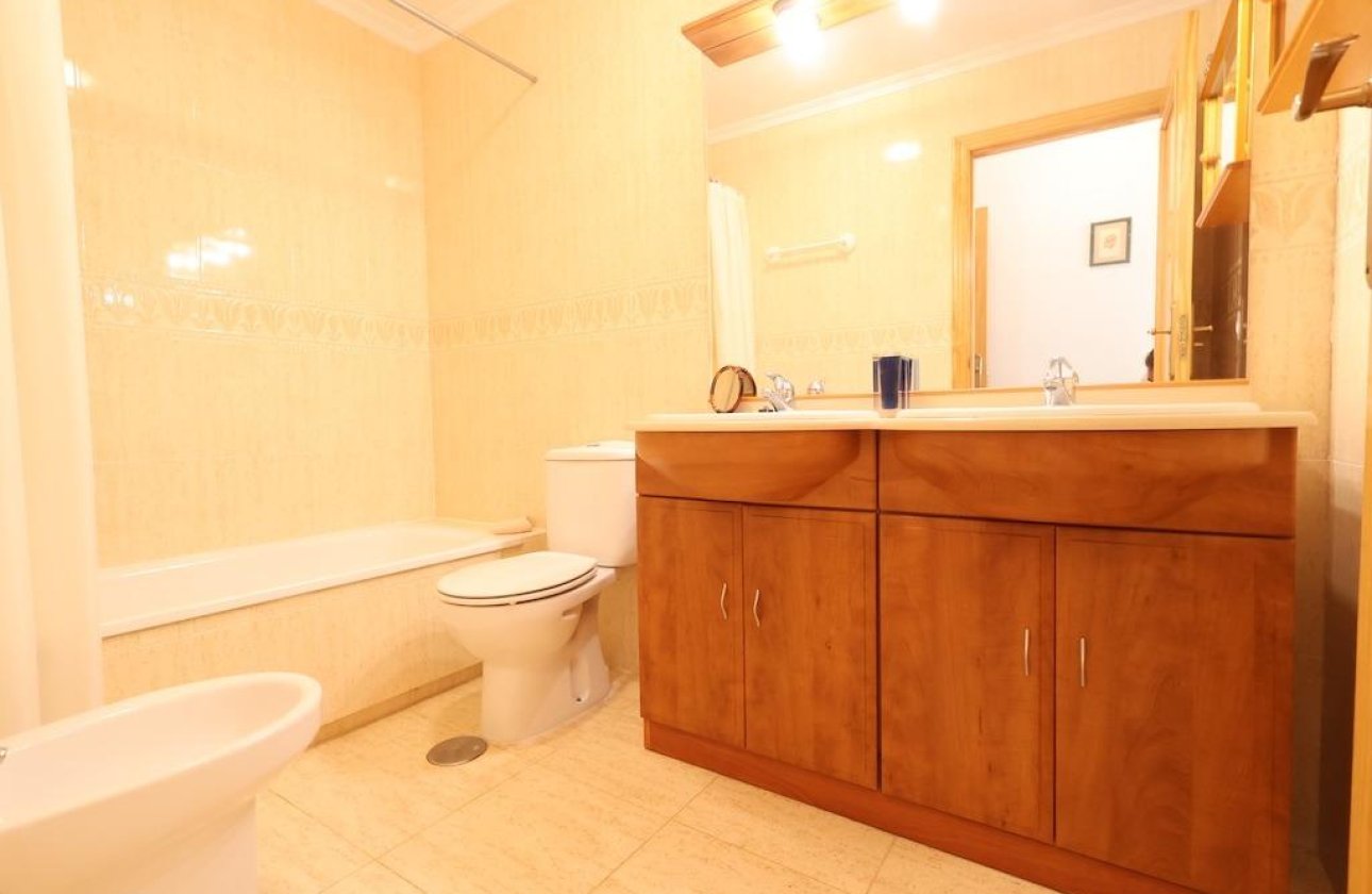 Resale - Bungalow -
Orihuela Costa - Costa Blanca