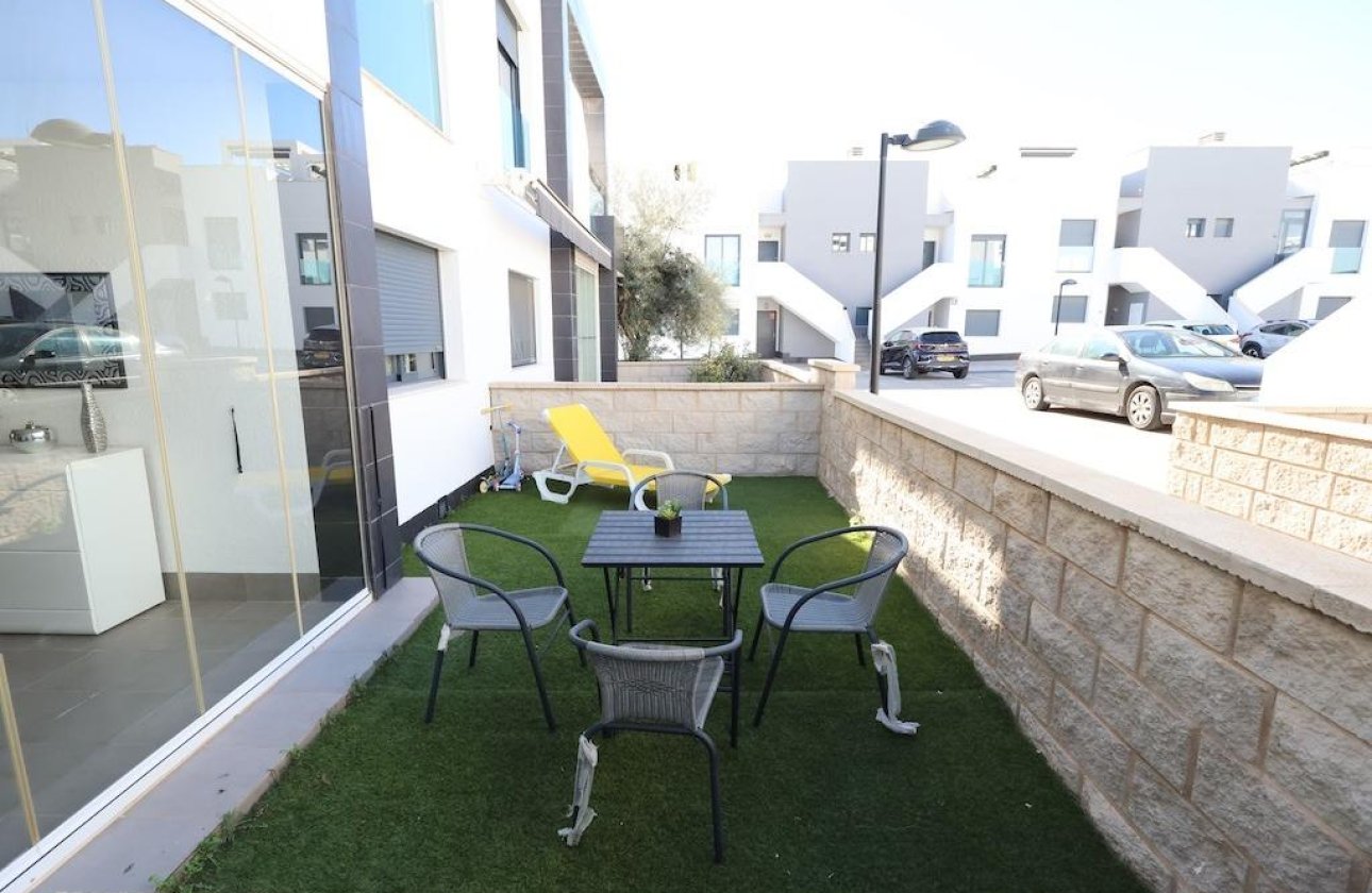 Resale - Bungalow -
Orihuela Costa - Costa Blanca