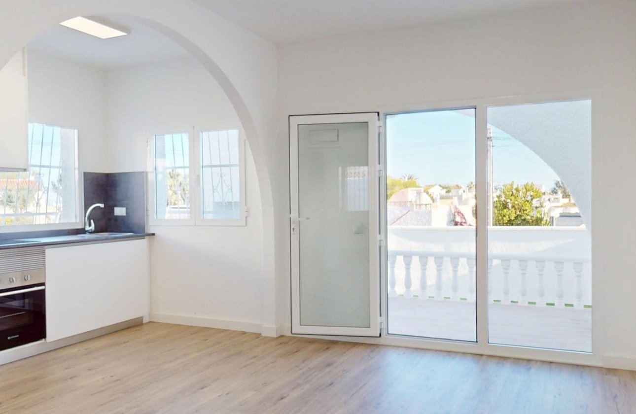 Resale - Bungalow -
Orihuela Costa - Costa Blanca