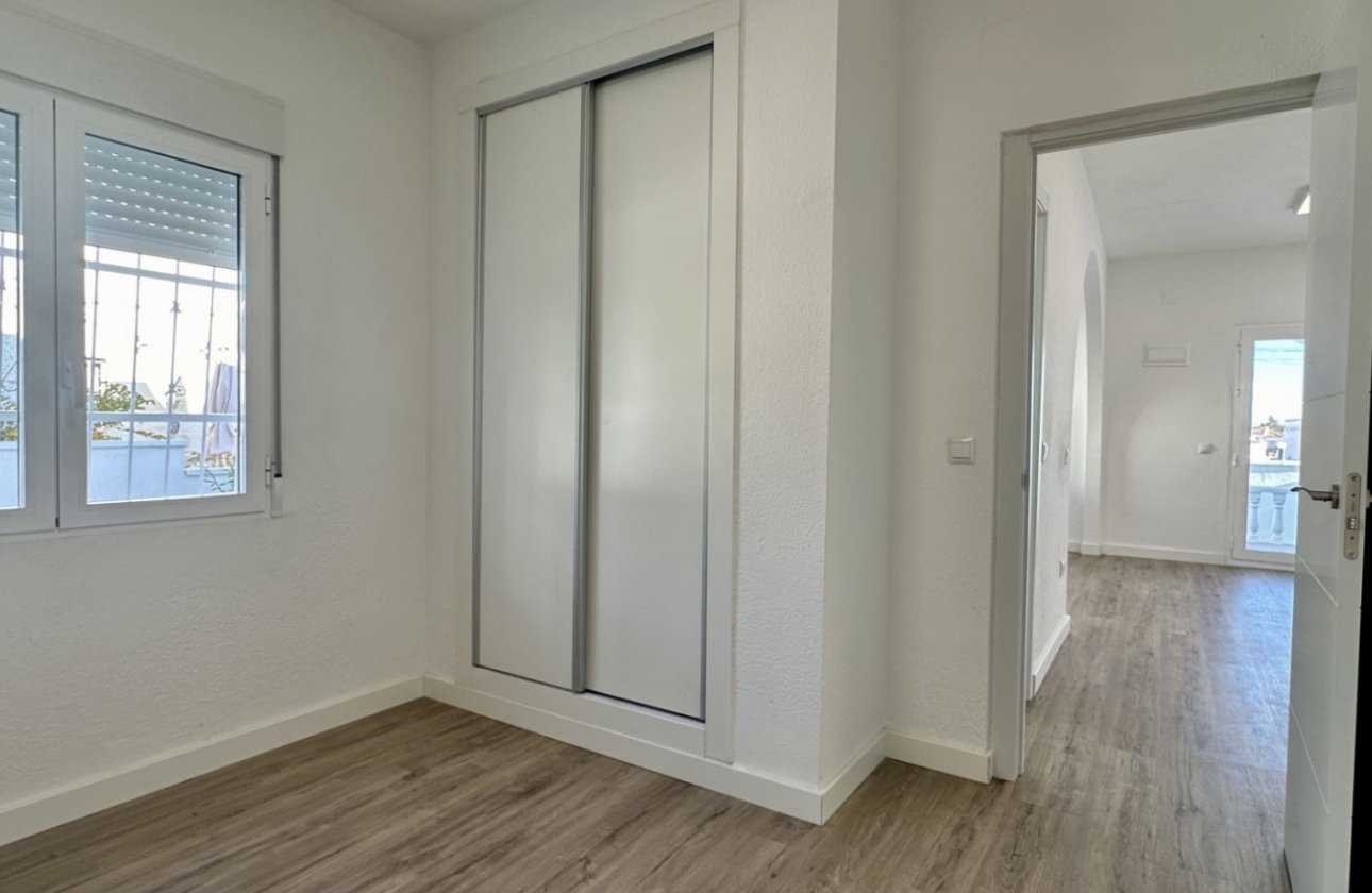 Resale - Bungalow -
Orihuela Costa - Costa Blanca