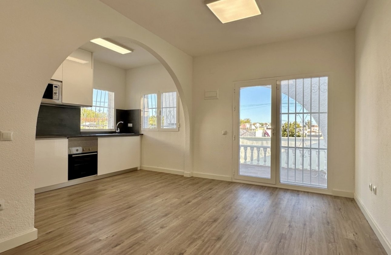 Resale - Bungalow -
Orihuela Costa - Costa Blanca