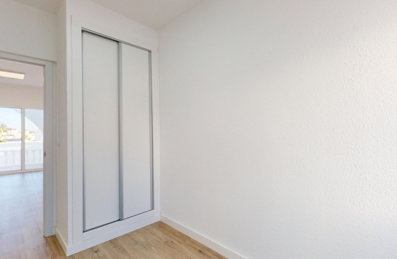 Resale - Bungalow -
Orihuela Costa - Costa Blanca