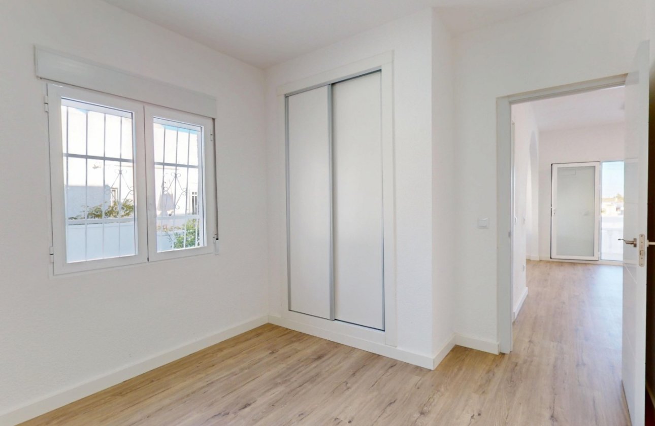 Resale - Bungalow -
Orihuela Costa - Costa Blanca