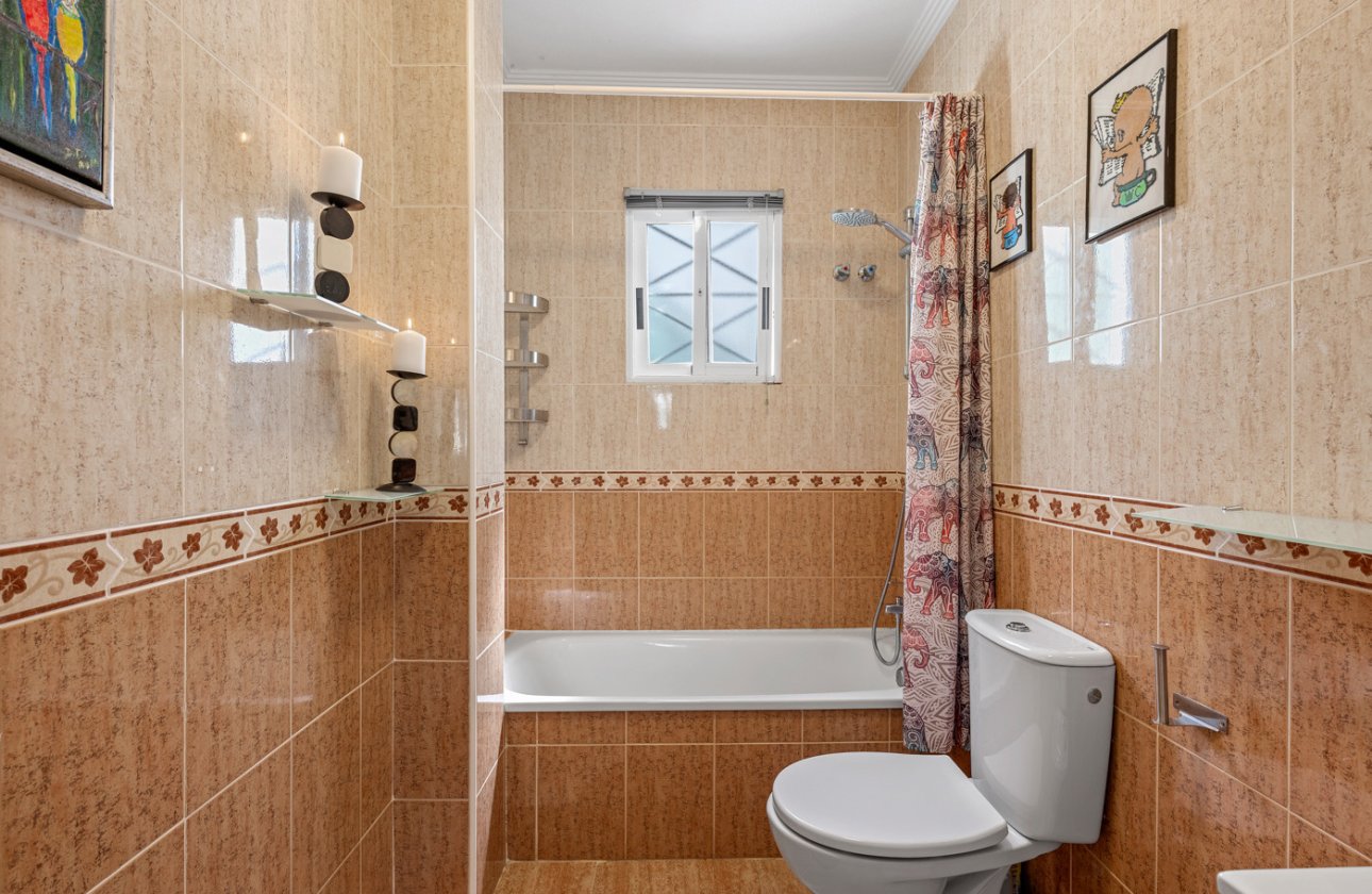 Resale - Bungalow -
Orihuela Costa - Costa Blanca