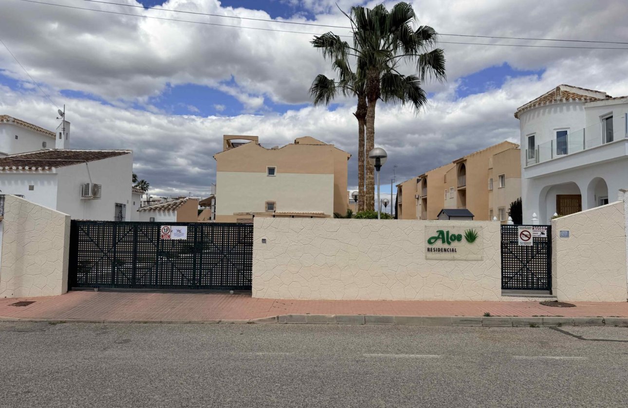 Resale - Bungalow -
Orihuela Costa - Costa Blanca