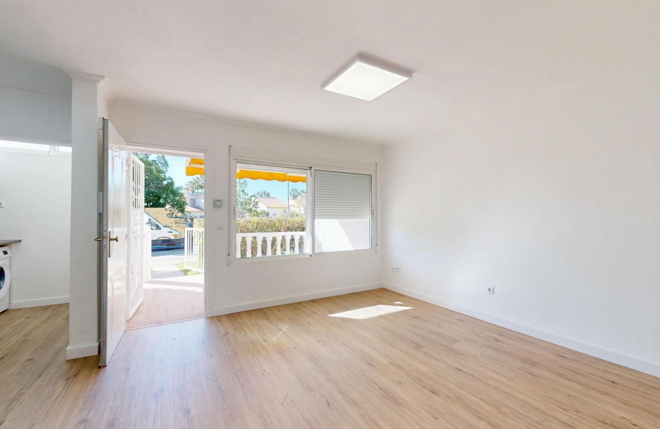 Resale - Bungalow -
Orihuela Costa - Costa Blanca
