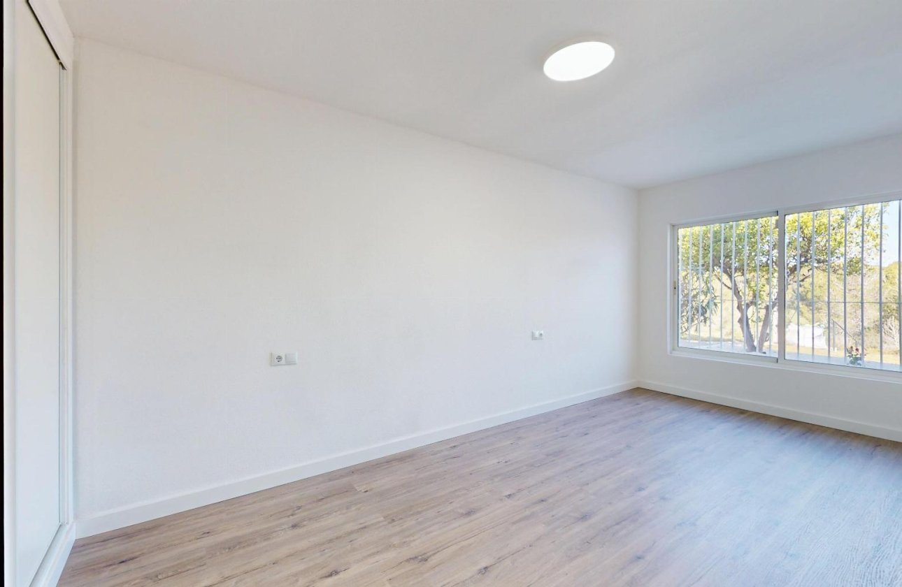 Resale - Bungalow -
Orihuela Costa - Costa Blanca