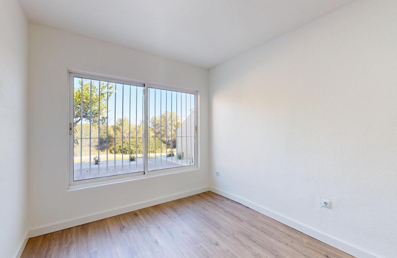 Resale - Bungalow -
Orihuela Costa - Costa Blanca