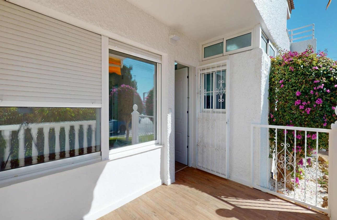 Resale - Bungalow -
Orihuela Costa - Costa Blanca