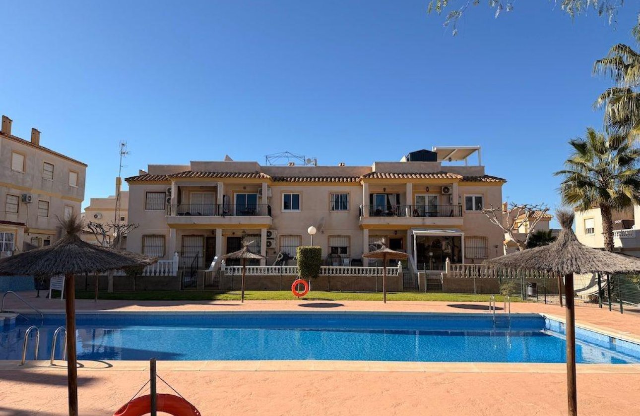 Resale - Bungalow -
Orihuela Costa - Costa Blanca