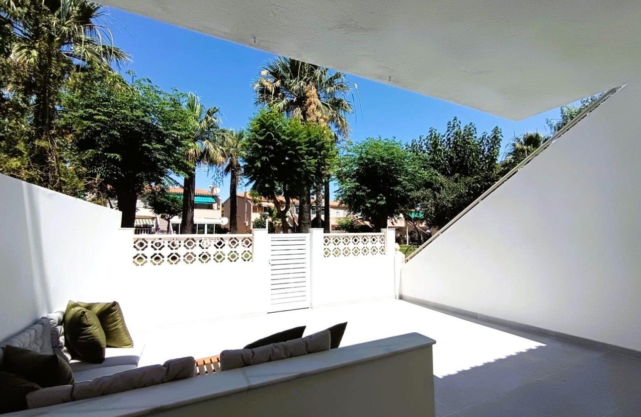 Resale - Bungalow -
Orihuela Costa - Costa Blanca