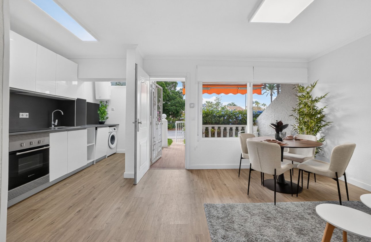 Resale - Bungalow -
Orihuela Costa - Costa Blanca