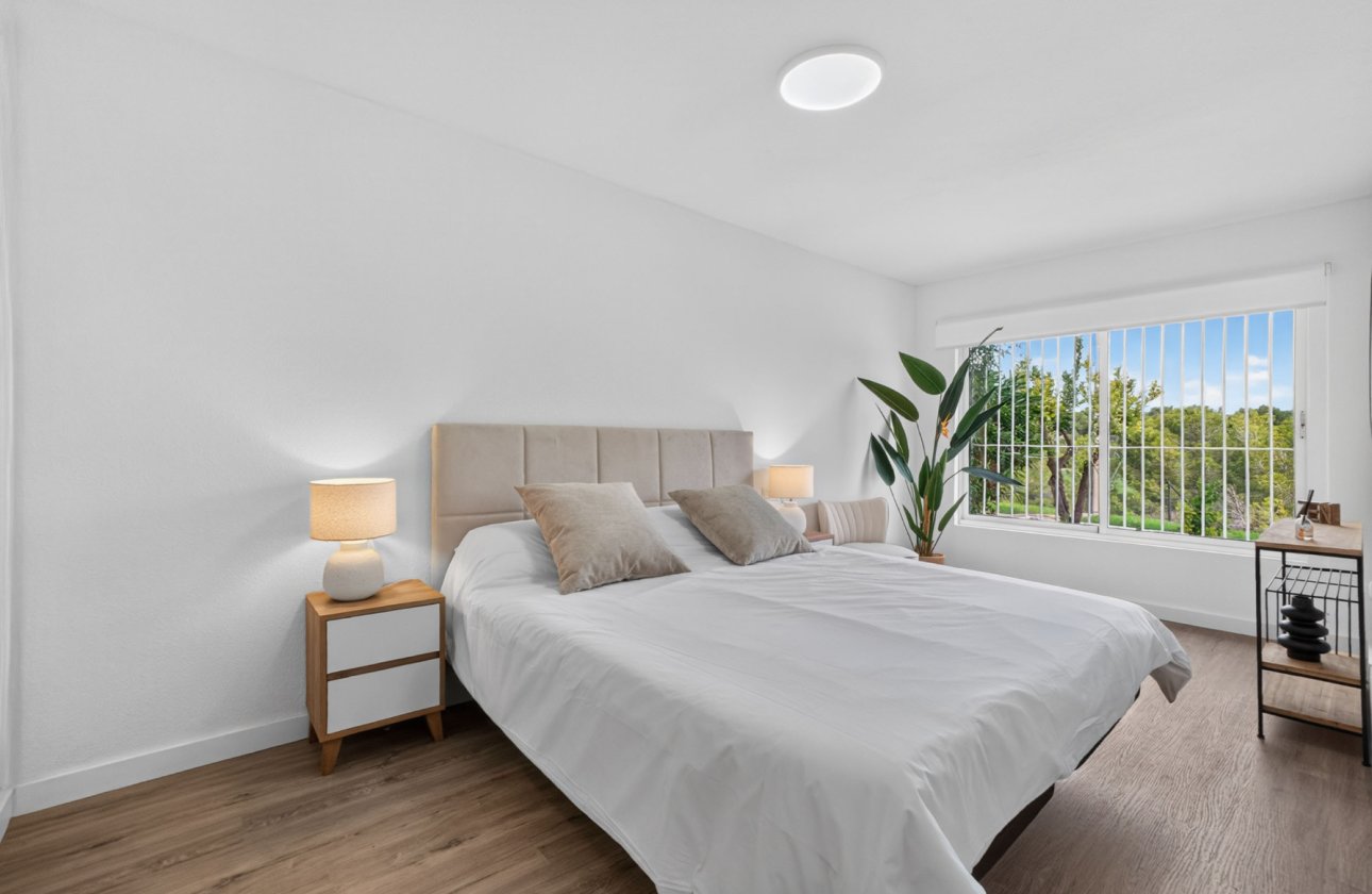 Resale - Bungalow -
Orihuela Costa - Costa Blanca