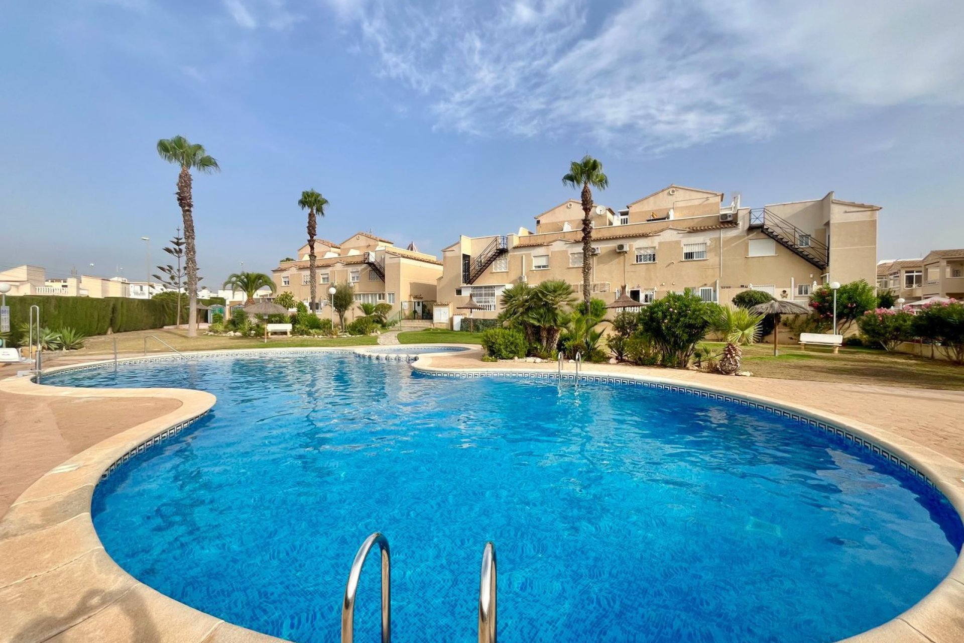 Resale - Bungalow -
Orihuela Costa - La Chismosa