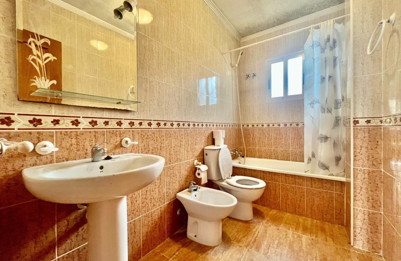 Resale - Bungalow -
Orihuela Costa - La Chismosa
