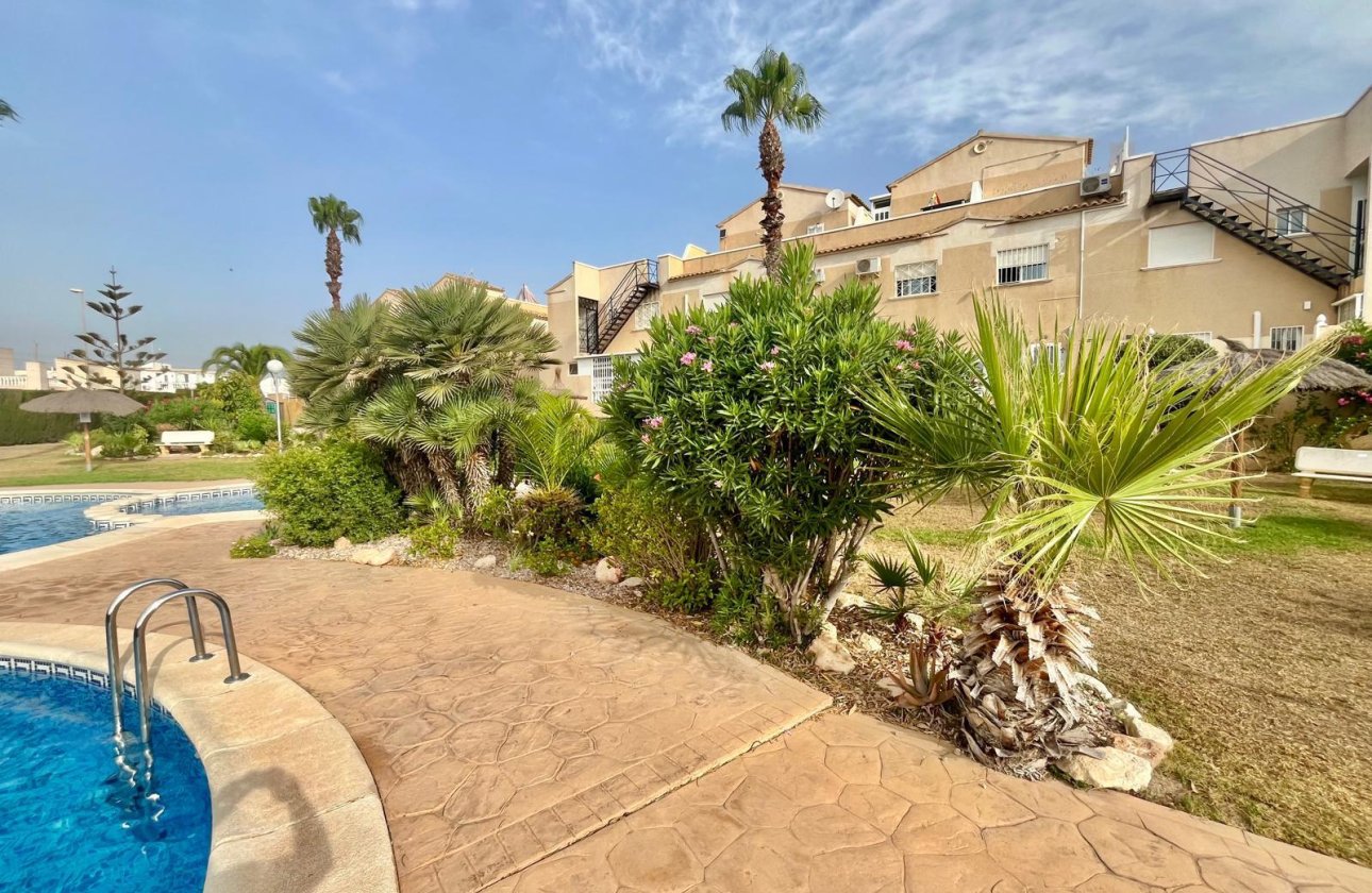 Resale - Bungalow -
Orihuela Costa - La Chismosa