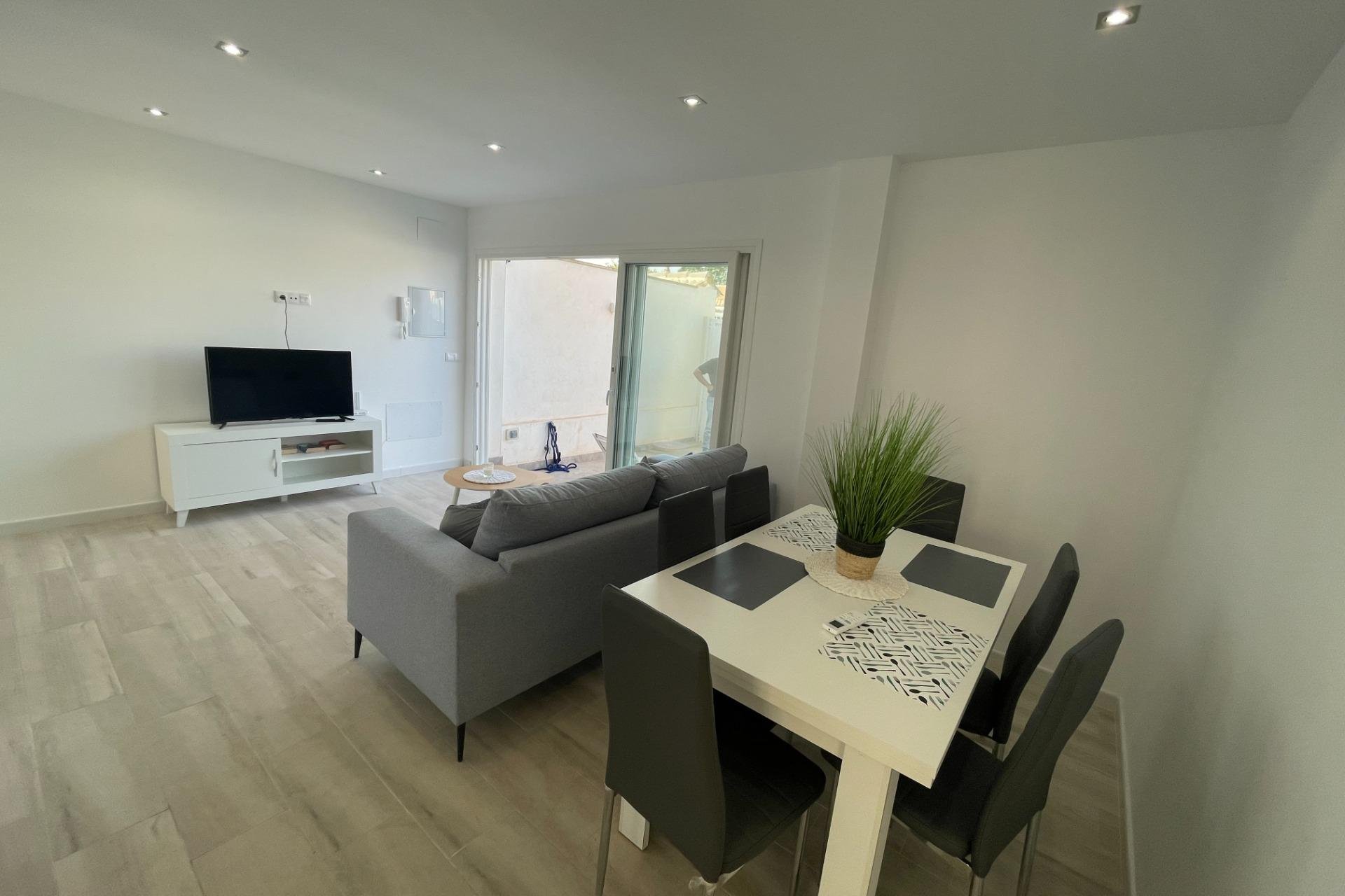 Resale - Bungalow -
Orihuela Costa - La Regia