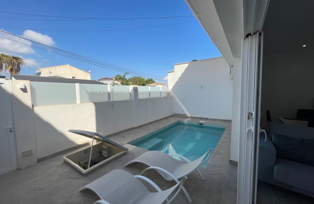 Resale - Bungalow -
Orihuela Costa - La Regia