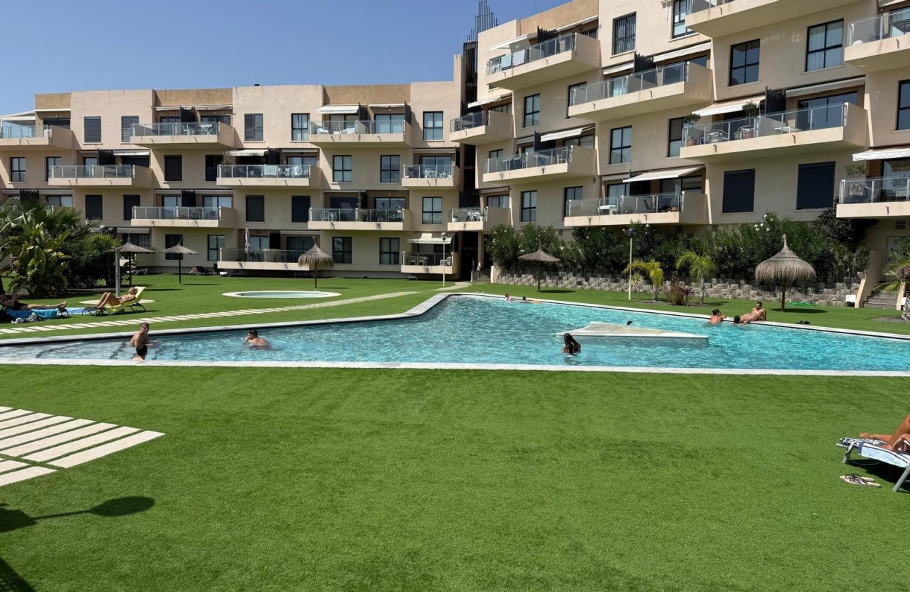 Resale - Bungalow -
Orihuela Costa - La Zenia