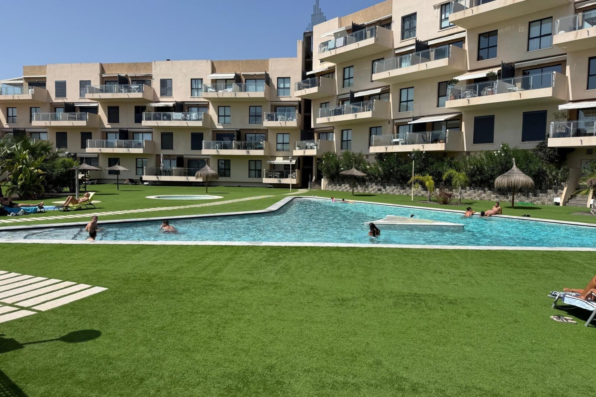 Resale - Bungalow -
Orihuela Costa - La Zenia