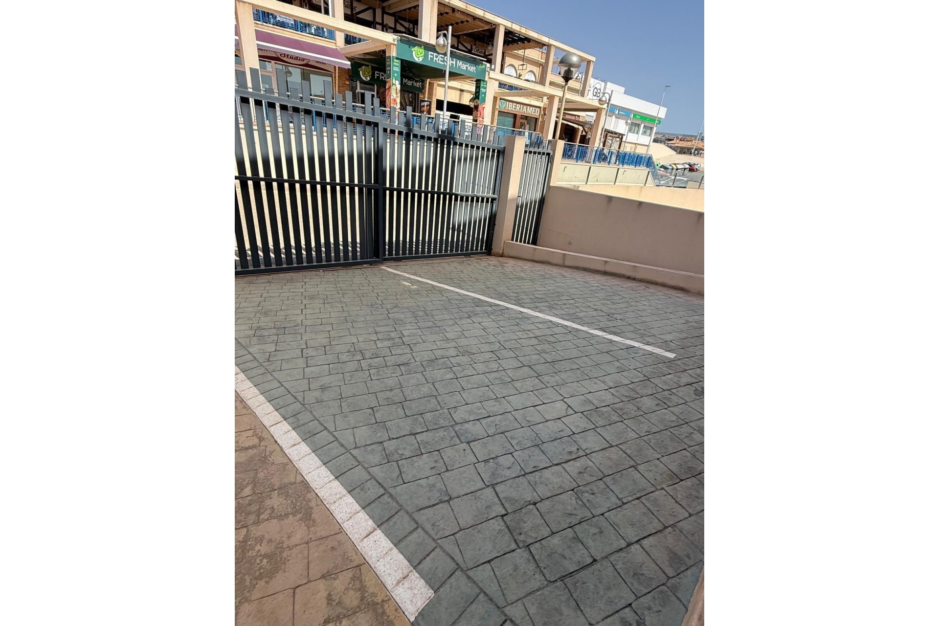 Resale - Bungalow -
Orihuela Costa - La Zenia