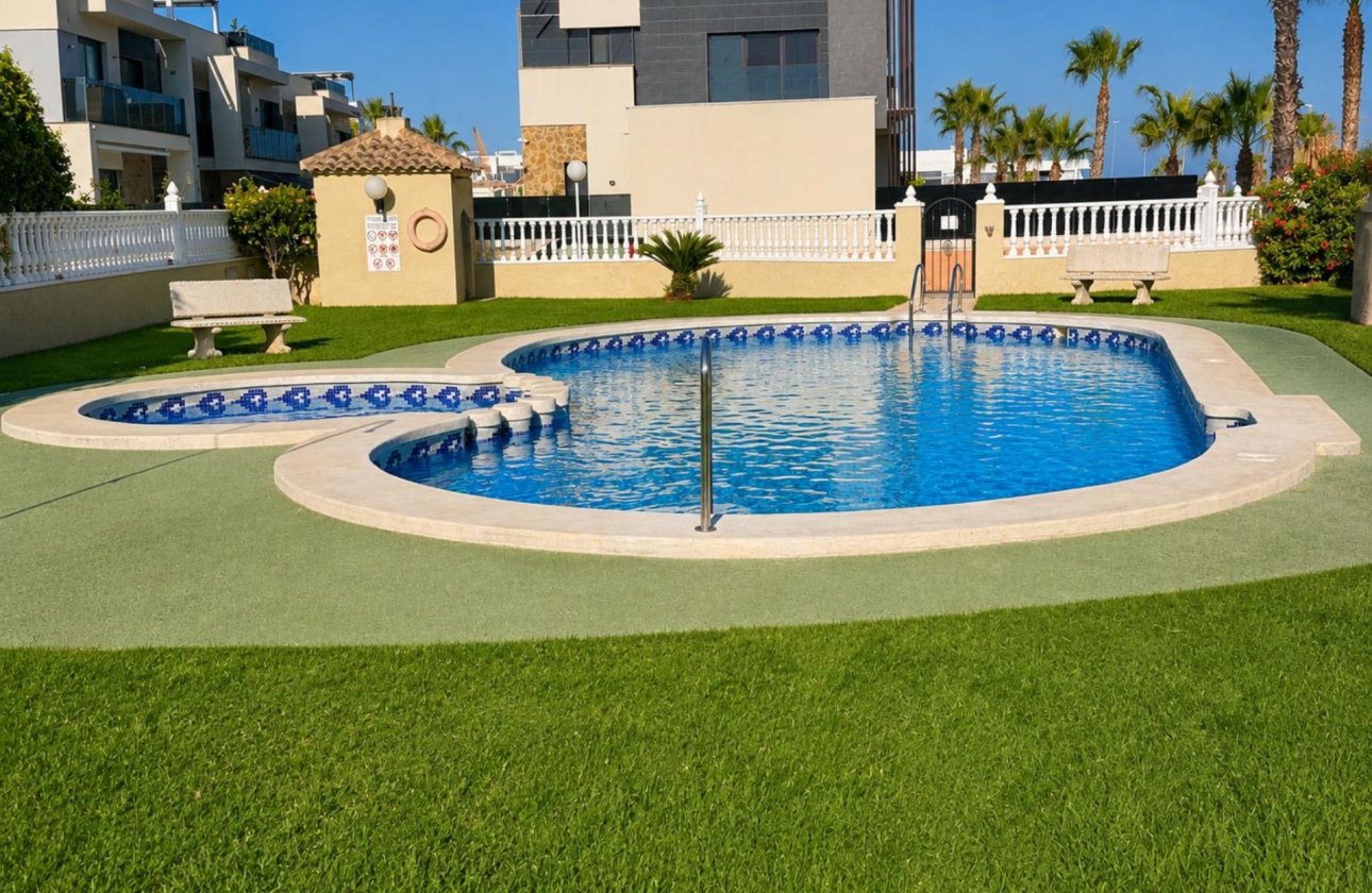 Resale - Bungalow -
Orihuela Costa - Lomas de Cabo Roig