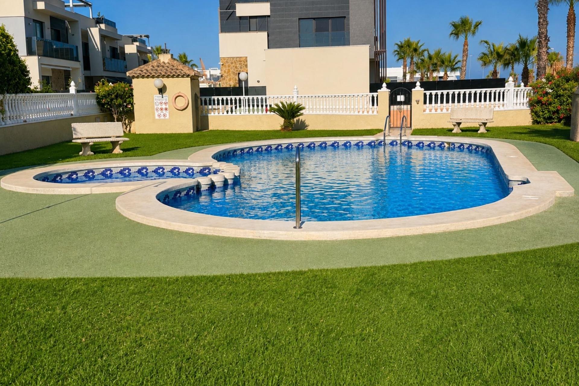 Resale - Bungalow -
Orihuela Costa - Lomas de Cabo Roig