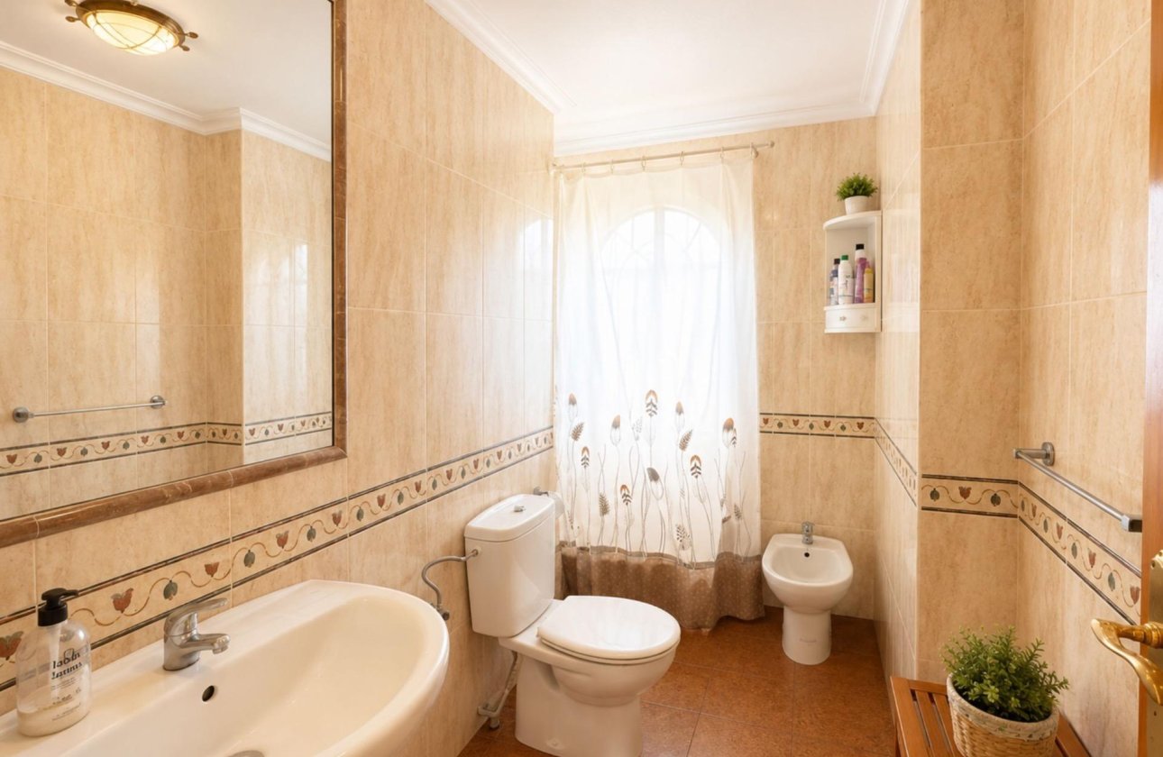 Resale - Bungalow -
Orihuela Costa - Lomas de Cabo Roig