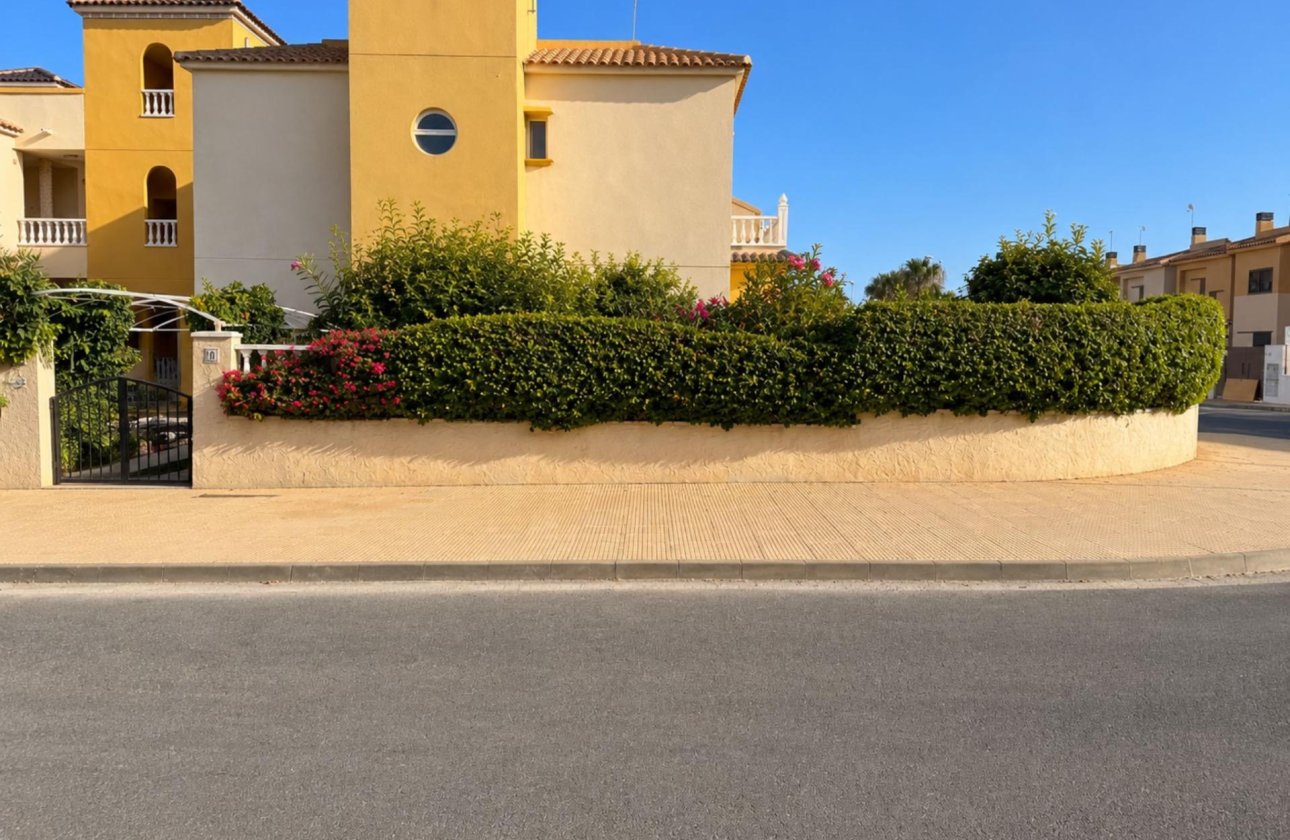 Resale - Bungalow -
Orihuela Costa - Lomas de Cabo Roig
