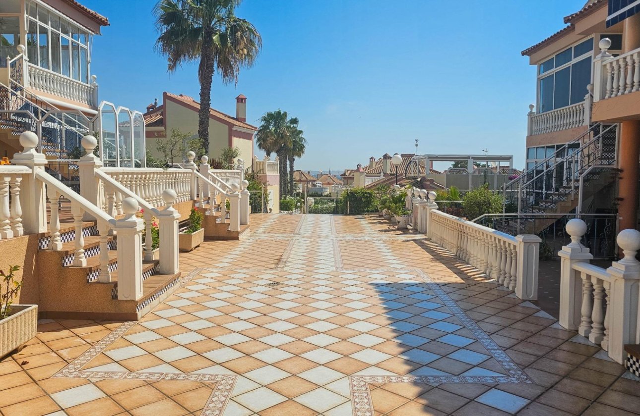 Resale - Bungalow -
Orihuela Costa - Los Altos