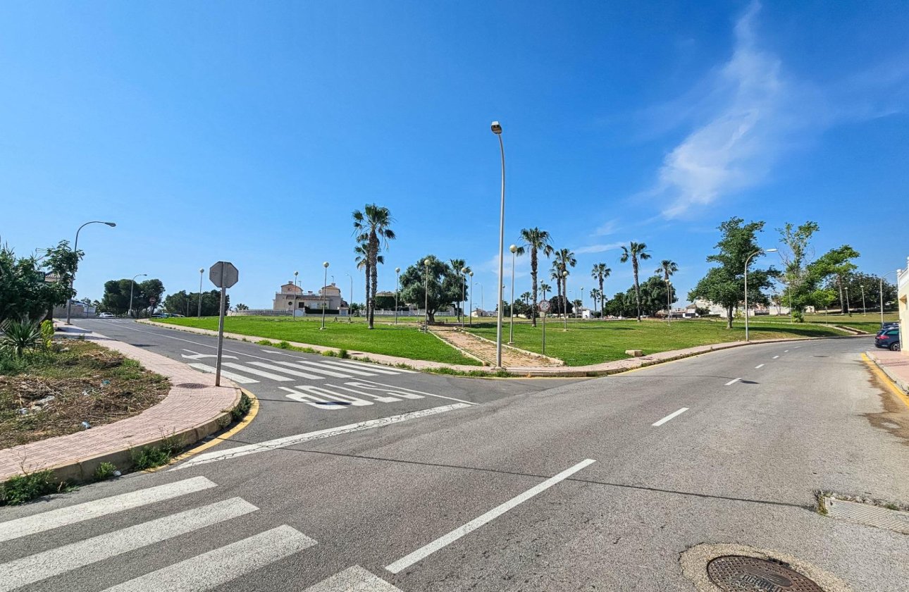 Resale - Bungalow -
Orihuela Costa - Los Altos