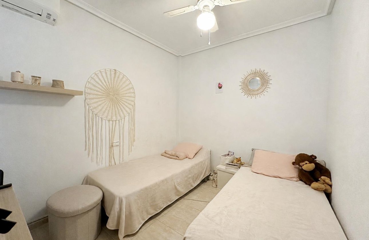 Resale - Bungalow -
Orihuela Costa - Los Altos