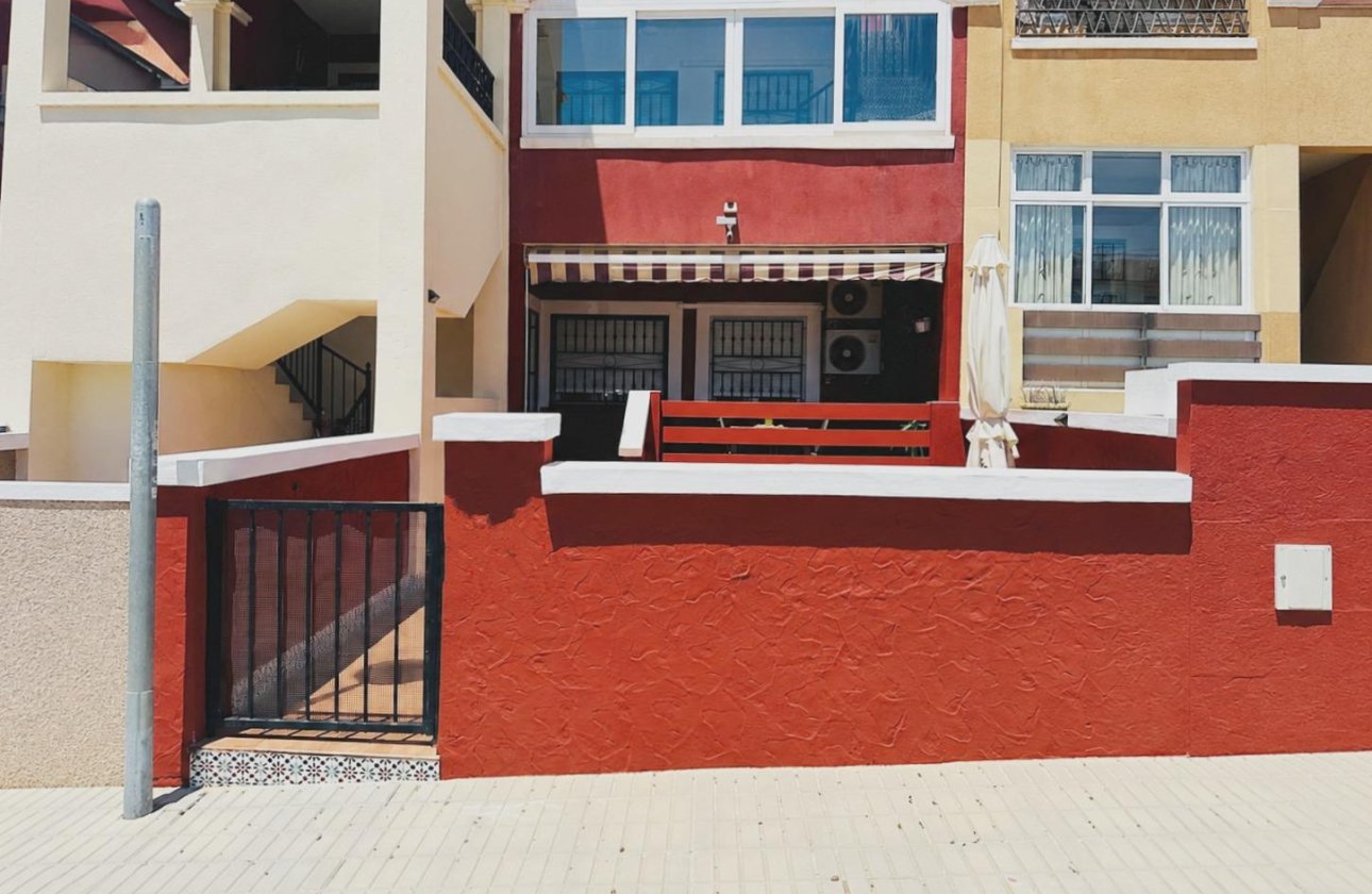 Resale - Bungalow -
Orihuela Costa - Los Altos