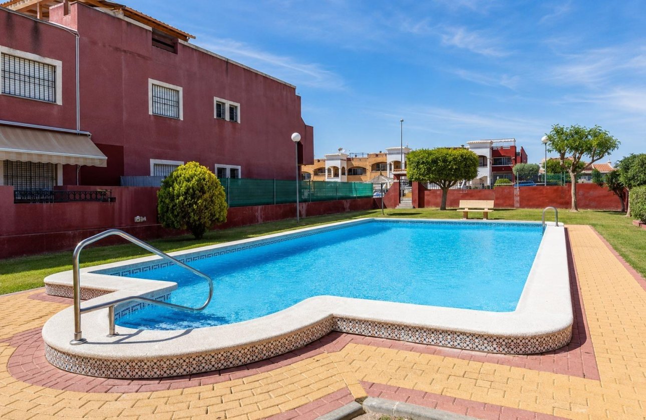 Resale - Bungalow -
Orihuela Costa - Los Altos