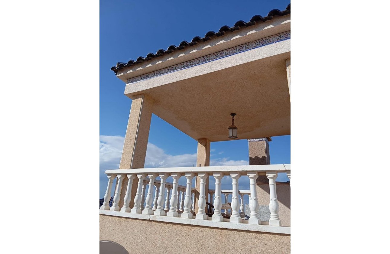 Resale - Bungalow -
Orihuela Costa - PAU 26