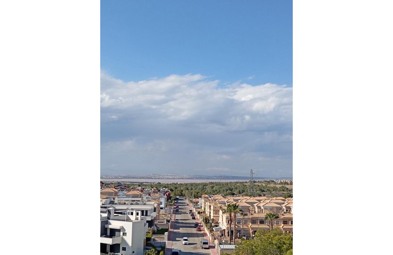 Resale - Bungalow -
Orihuela Costa - PAU 26