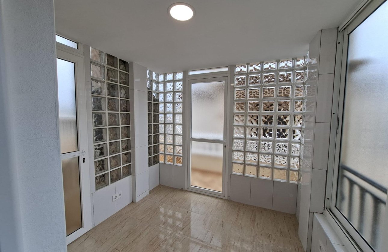 Resale - Bungalow -
Orihuela Costa - Punta Prima