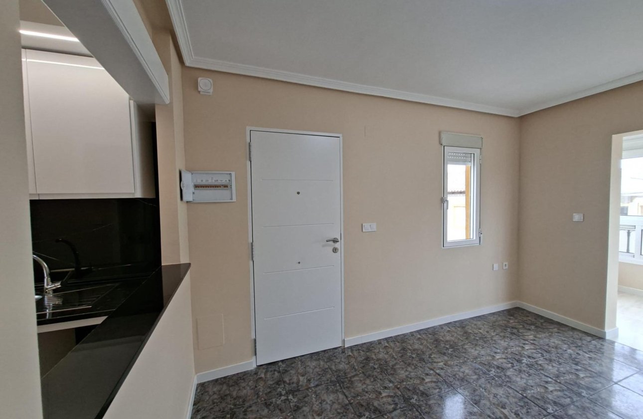 Resale - Bungalow -
Orihuela Costa - Punta Prima