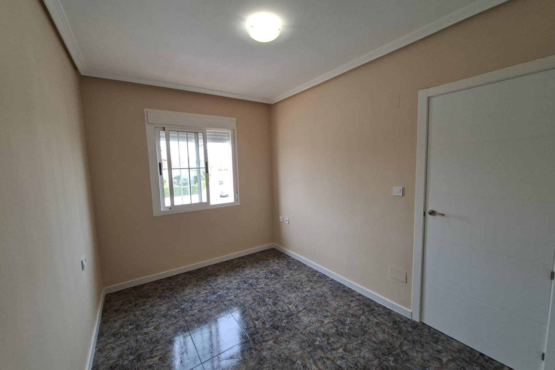 Resale - Bungalow -
Orihuela Costa - Punta Prima