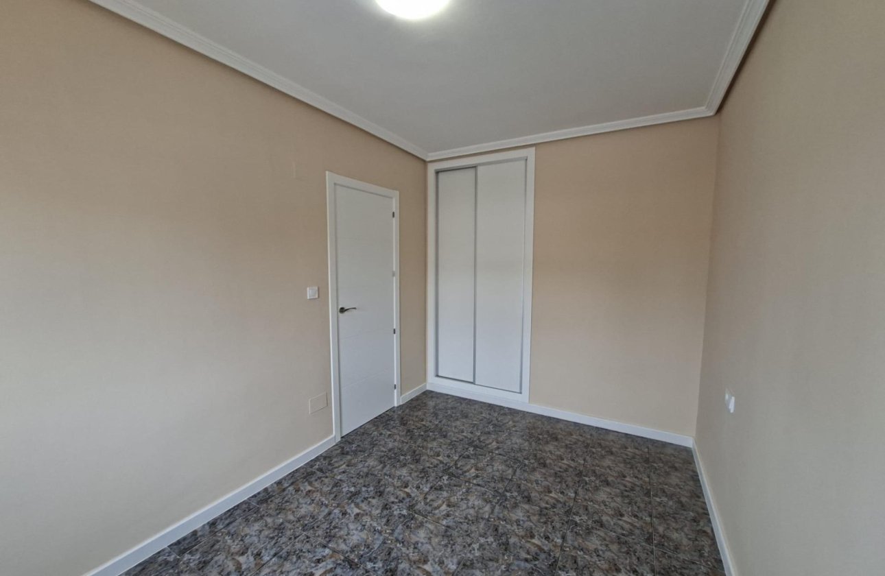 Resale - Bungalow -
Orihuela Costa - Punta Prima