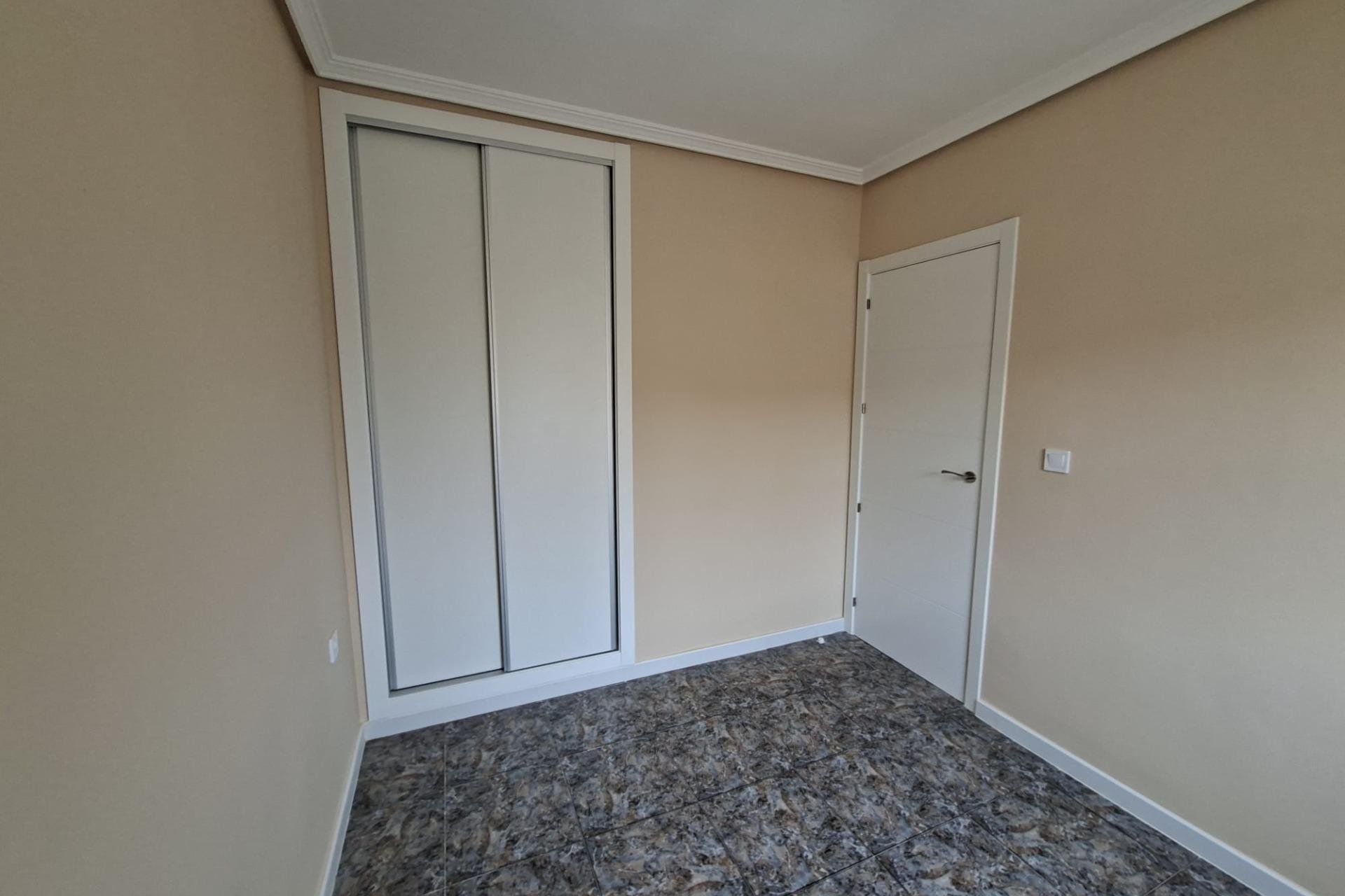 Resale - Bungalow -
Orihuela Costa - Punta Prima