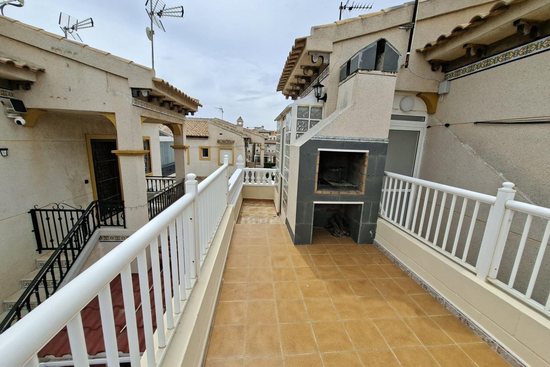 Resale - Bungalow -
Orihuela Costa - Punta Prima